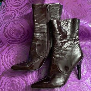 Nine West burgundy boot, size 6.5. Pretty!